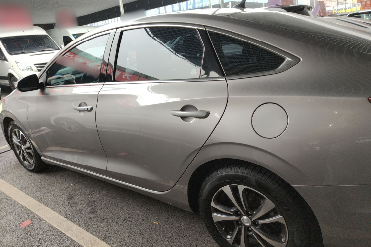 长安 逸动 2020款 PLUS 蓝鲸NE 1.4T GDI DCT尊贵型车身外观6003