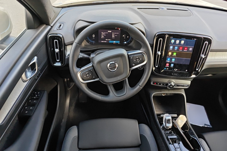 沃尔沃XC40 2025款 B3 智远豪华版中控内饰13