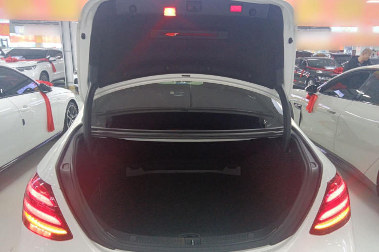 奔驰E级 2016款 E 300 L 运动豪华型机舱底盘23