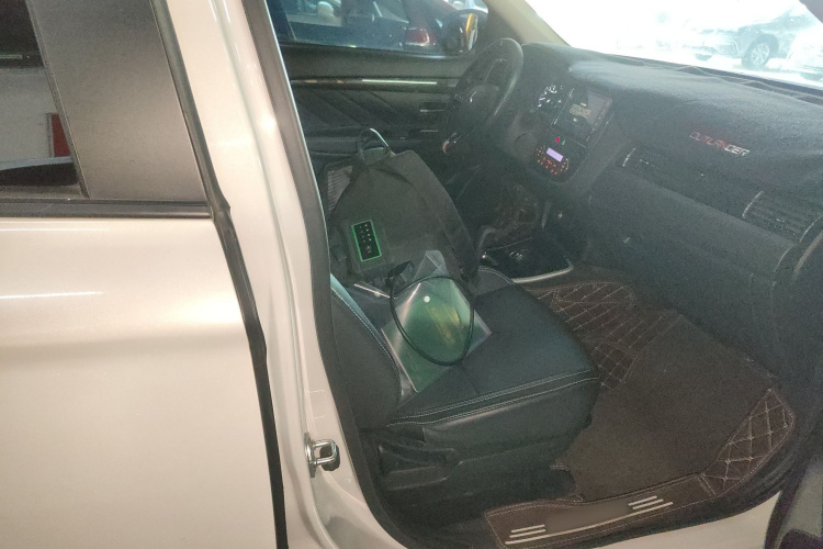 三菱 欧蓝德 2020款 2.0L 两驱畅享版 5座局部细节41