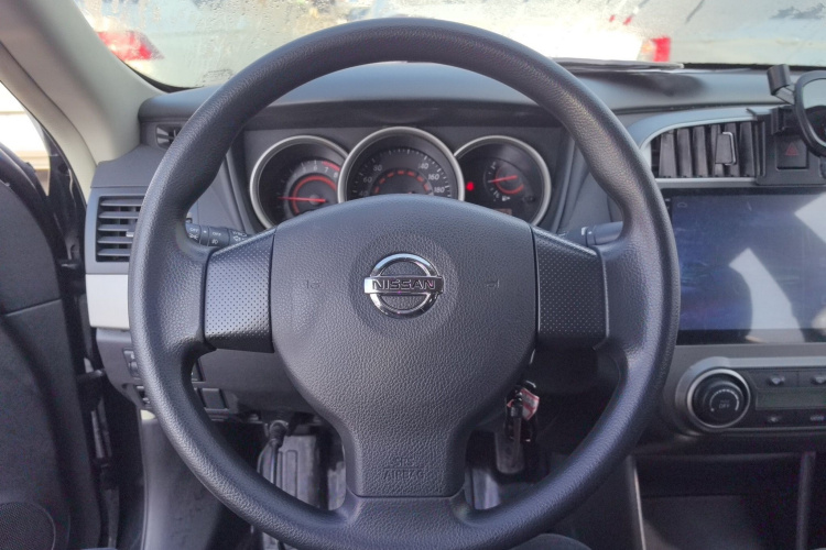 日产 轩逸 2018款 经典 1.6XE 手动舒适版中控内饰13