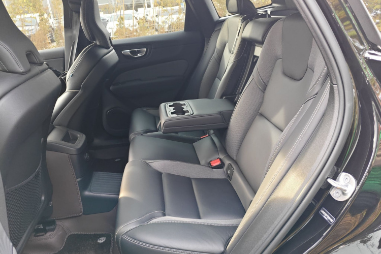 沃尔沃XC60新能源 2026款 插电式混动 长续航四驱智远极夜黑版中控内饰21