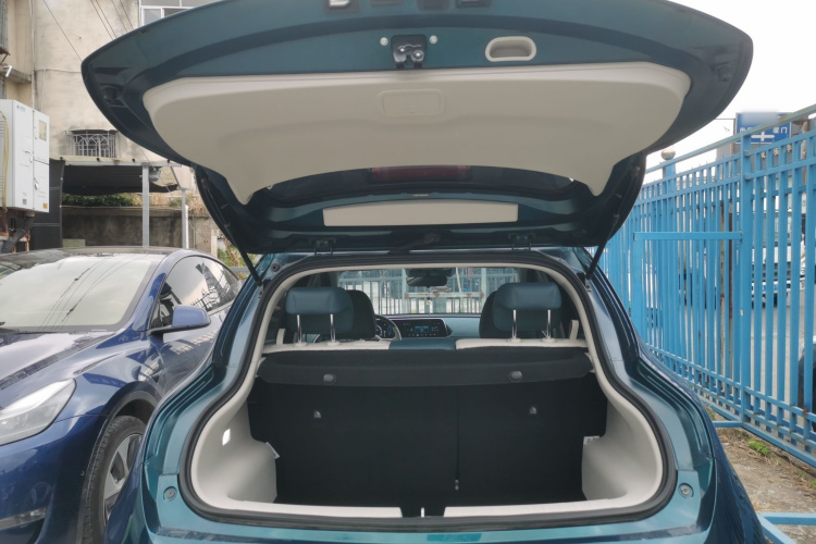 欧拉好猫 2022款 400km标准续航 豪华型 三元锂机舱底盘23