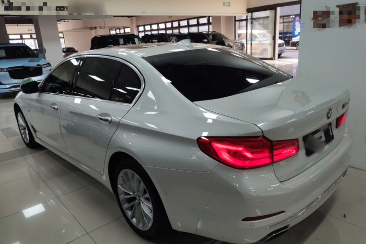 宝马5系 2018款 530Li 领先型 豪华套装车身外观4