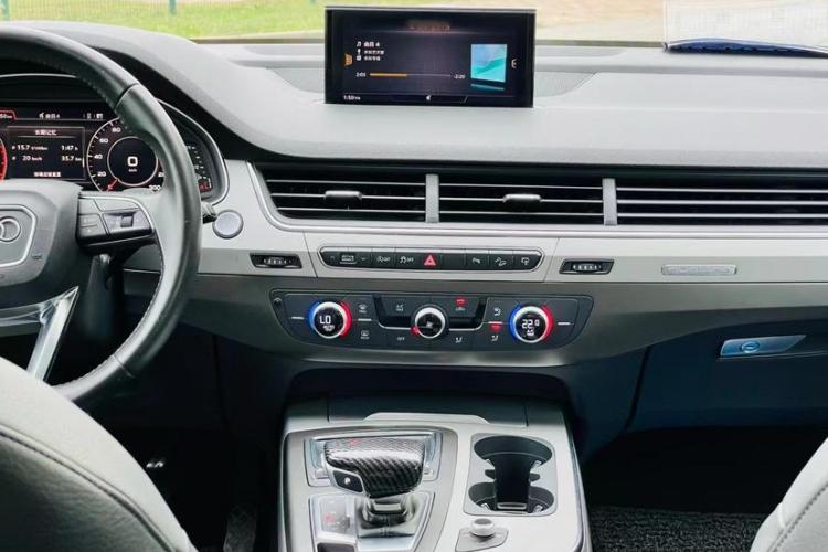 奥迪Q7 2016款 45 TFSI 技术型中控内饰7004