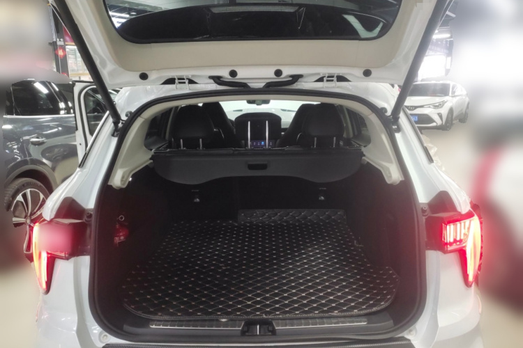 领克01 2021款 2.0TD 两驱型Pro中控内饰23