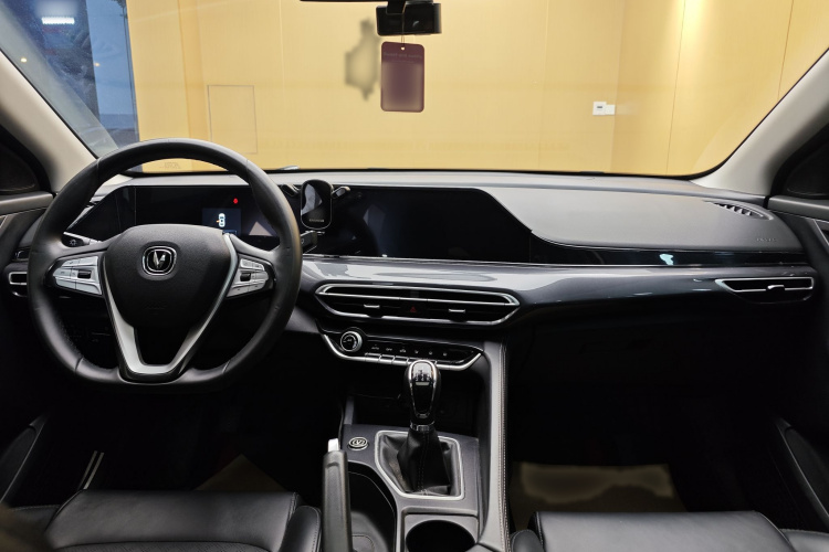 长安 逸动 2020款 PLUS 1.6L GDI 手动豪华型中控内饰7011