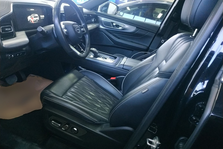 广汽传祺 传祺GS8 2022款 领航系列 2.0TGDI 四驱豪华智联版（七座）中控内饰19