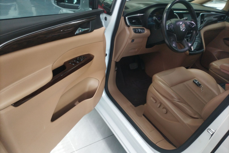 别克GL8 2017款 ES 28T 豪华型 国V中控内饰20