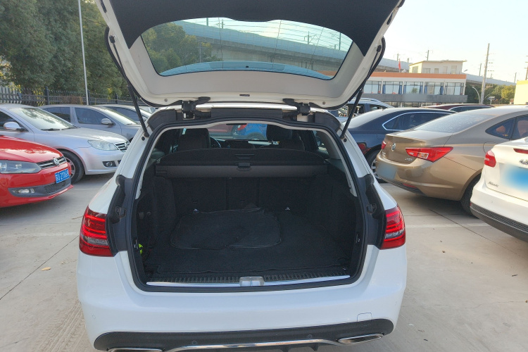 奔驰C级(进口) 2020款 改款 C 260 旅行轿车机舱底盘23