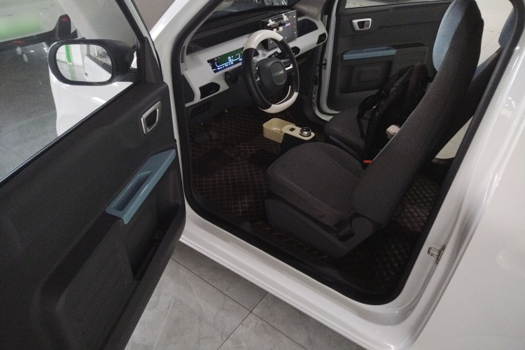 吉利银河 2023款 熊猫mini 200km 耐力熊中控内饰20