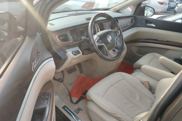 别克GL8 2014款 3.0L XT豪华商务旗舰版中控内饰20