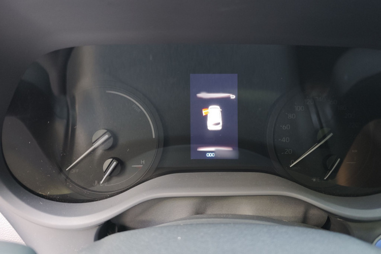 丰田 赛那SIENNA 2023款 2.5L混动 尊贵版中控内饰7006