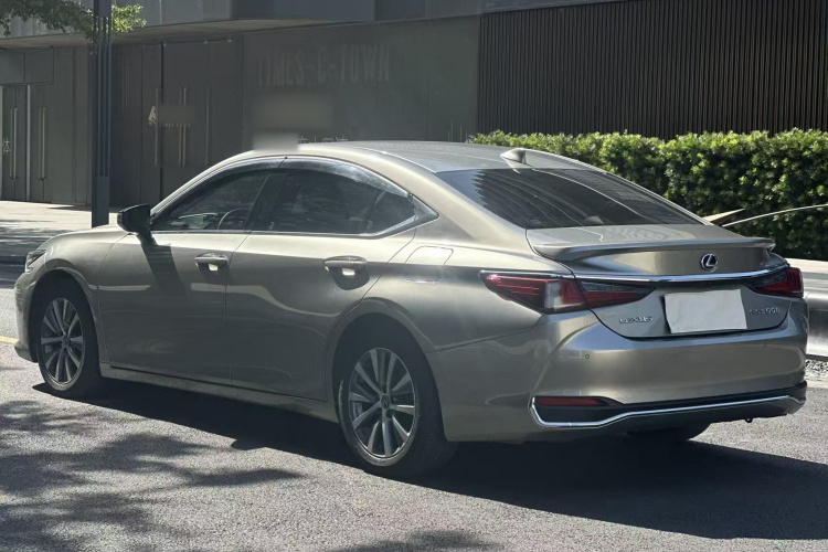 雷克萨斯ES 2018款 300h 卓越版 国V车身外观6005