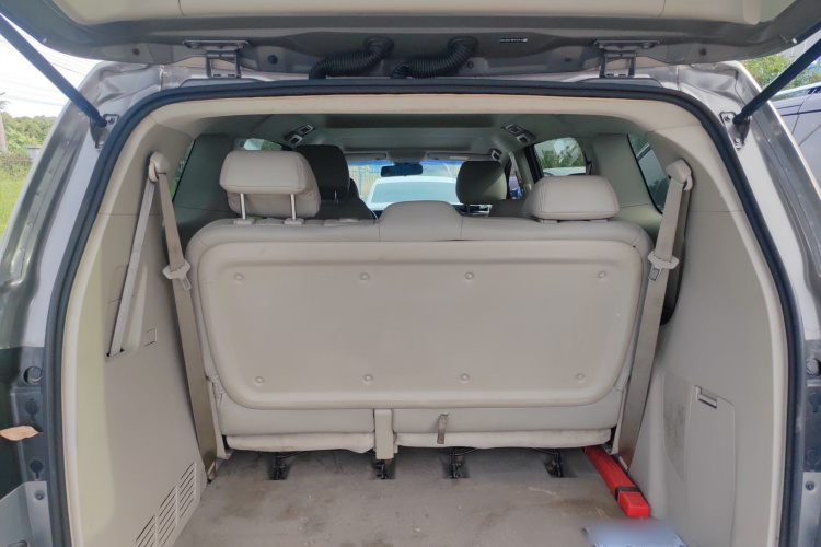 别克GL8 2018款 28T 舒适型 国VI机舱底盘23