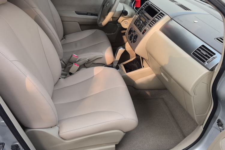 日产 骐达TIIDA 2011款 1.6L CVT舒适型中控内饰7001