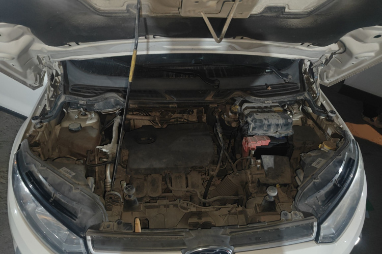 福特 翼搏 2013款 1.5L 自动风尚型机舱底盘24