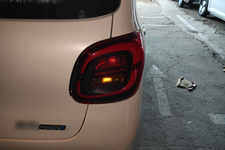 五菱汽车 宏光MINIEV 2025款 四门版 进阶款车身外观9