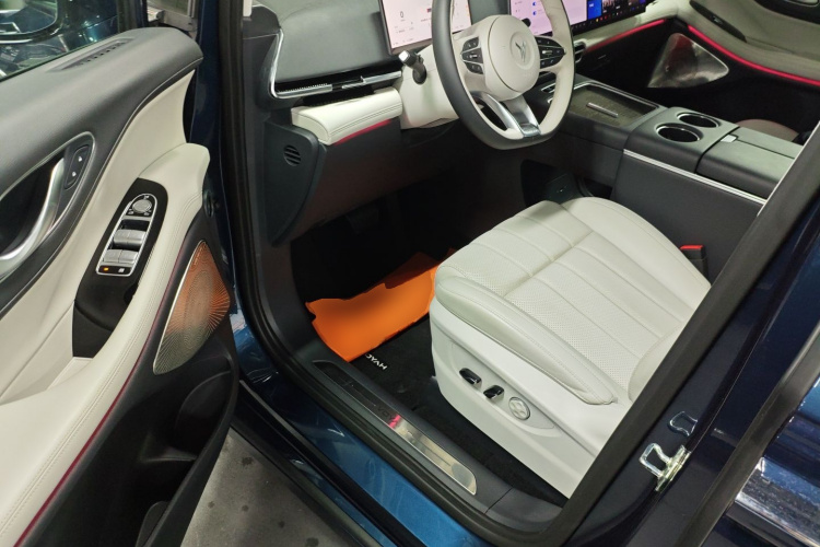 岚图汽车 岚图梦想家 2025款 PHEV 四驱旗舰鲲鹏版中控内饰20