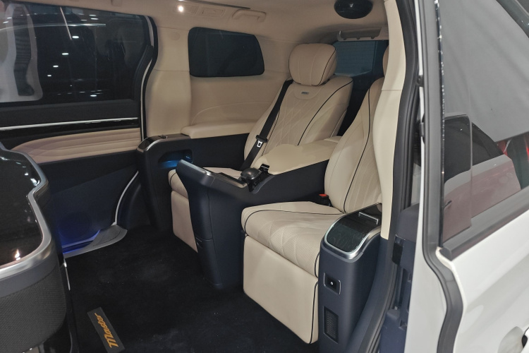 广汽传祺 传祺M8 2021款 大师系列 390T 四座御尊版中控内饰21