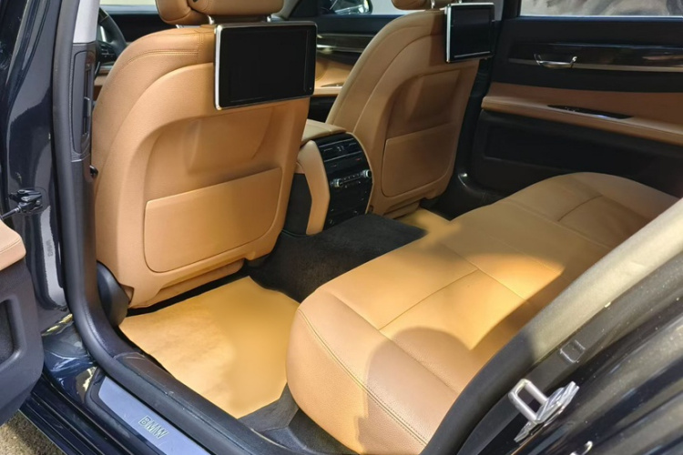 宝马7系 2014款 730Li 臻享型中控内饰7006