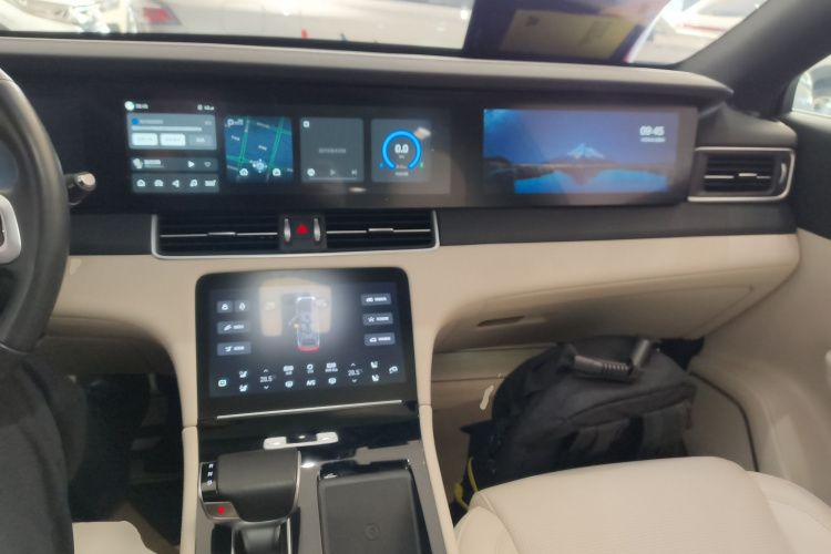 理想汽车 理想ONE 2021款 增程6座版中控内饰7002