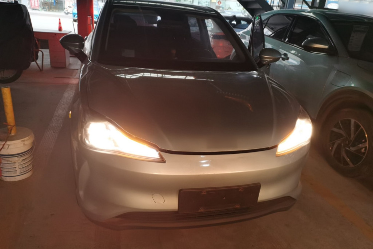 哪吒汽车 哪吒V 2022款 长续航行业定制版车身外观6001