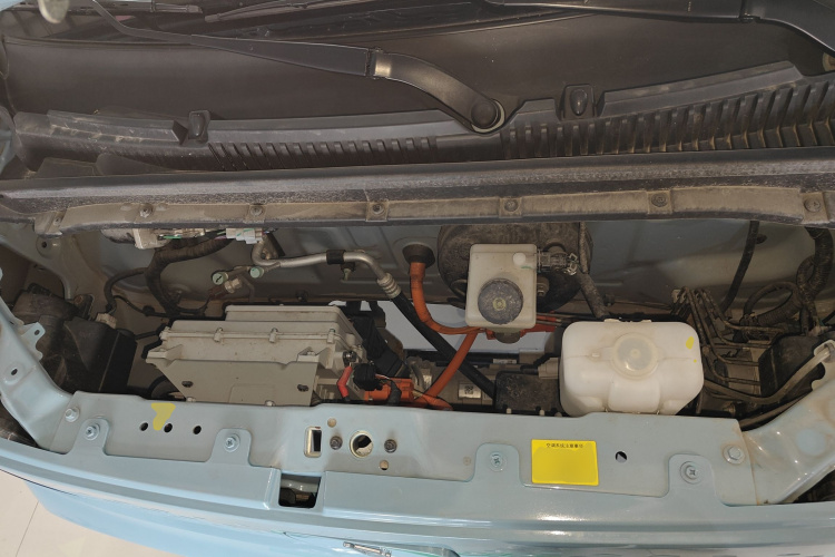 凌宝汽车 凌宝uni 2022款 微甜版机舱底盘24