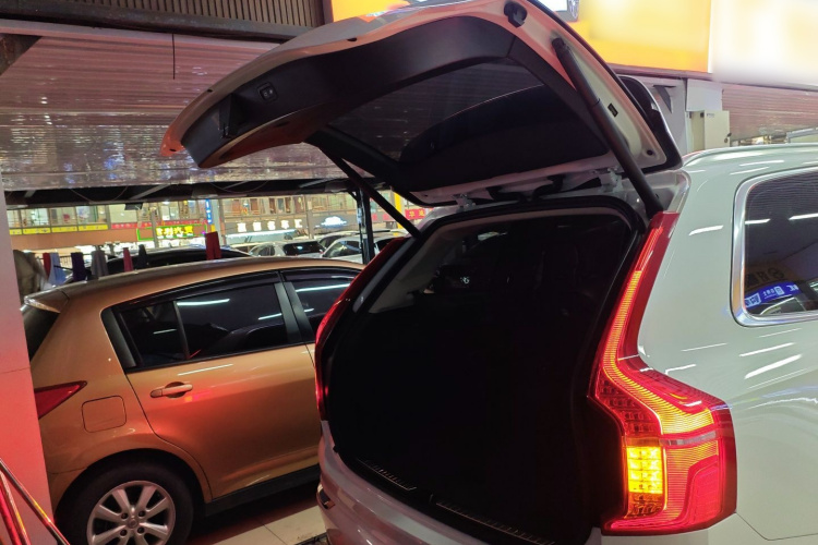 沃尔沃XC90 2019款 T6 智逸版 7座 国VI机舱底盘23