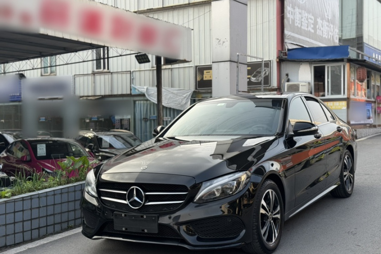 奔驰C级 2017款 改款 C 200 运动版车身外观1