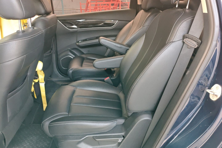 比亚迪 宋MAX 2019款 1.5T 自动智联睿逸天窗型 6座 国VI中控内饰7004