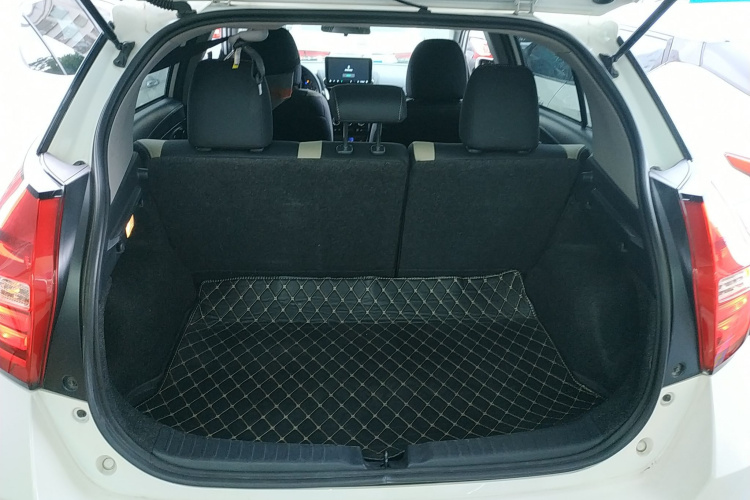 丰田 YARiS L 致炫 2020款 1.5L CVT领先版机舱底盘23