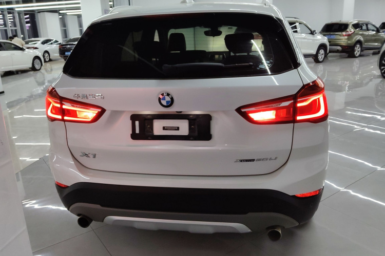 宝马X1 2018款 xDrive20Li 尊享型车身外观6