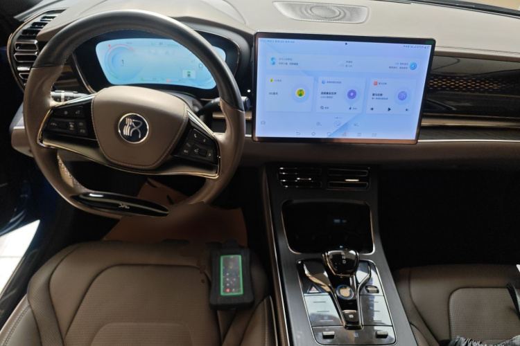 比亚迪 汉 2023款 DM-i 冠军版 121KM 尊享型中控内饰12