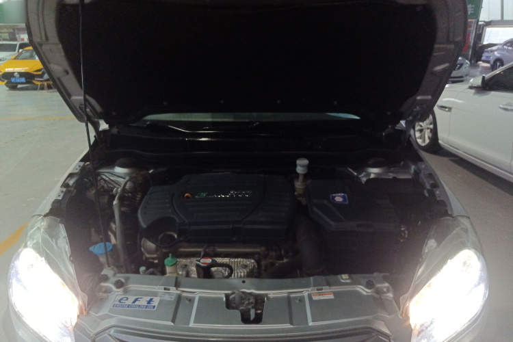 铃木 锋驭 2014款 1.6L CVT两驱进取型机舱底盘24