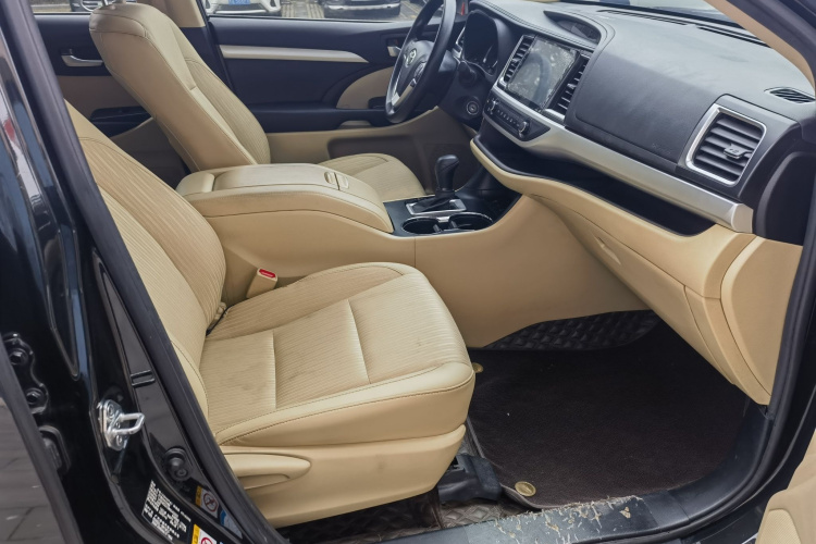 丰田 汉兰达 2021款 2.0T 四驱精英版 7座局部细节41