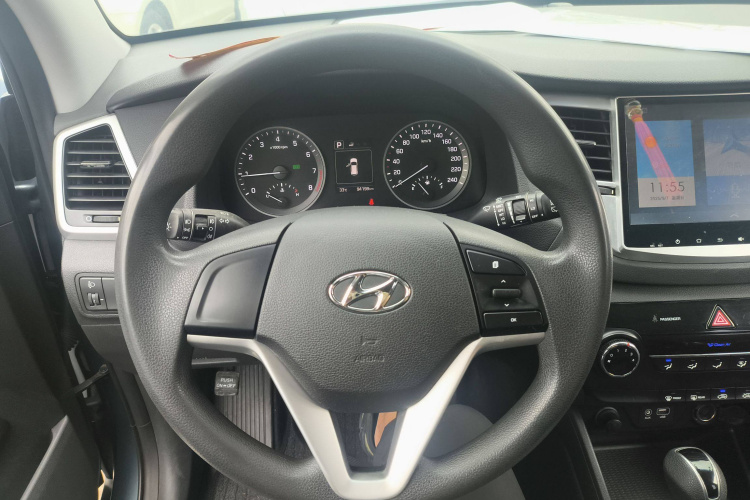 现代 途胜 2015款 1.6T 双离合两驱舒适型局部细节13