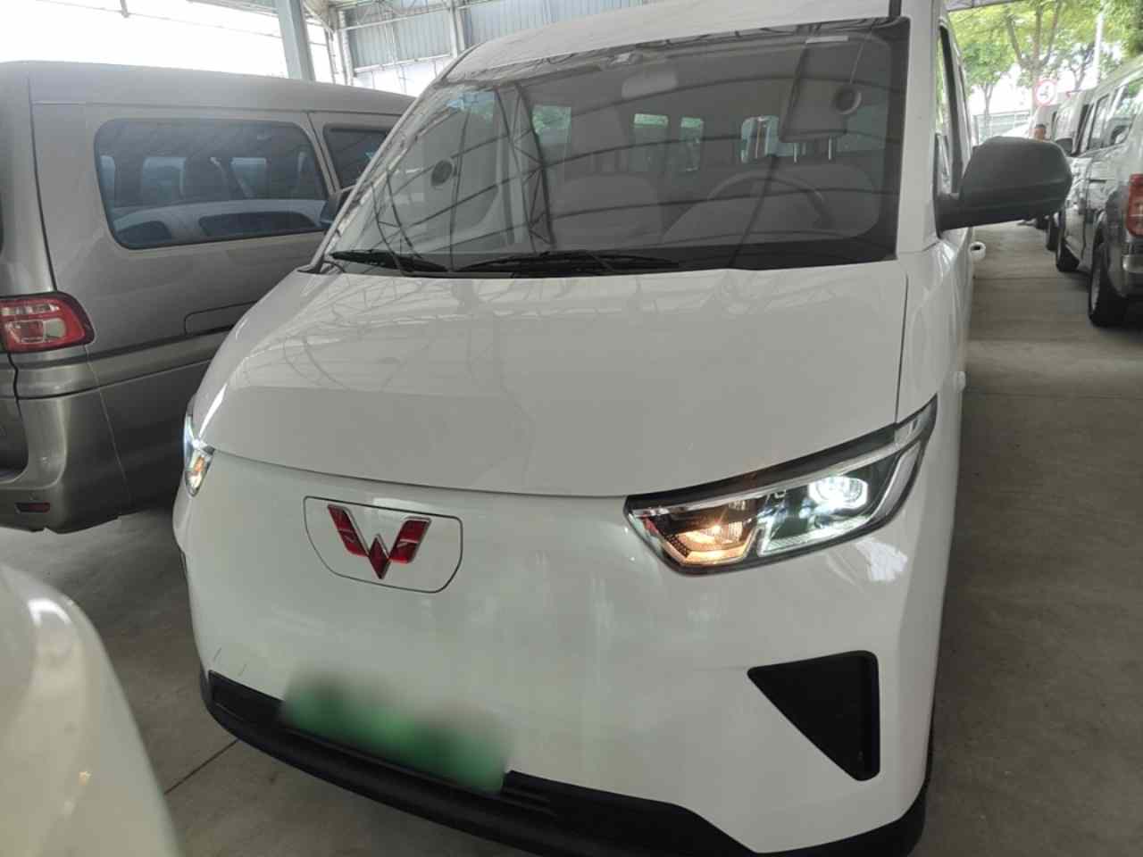 五菱汽车 五菱扬光 2024款 300km 舒适型客车版 75kW(1)