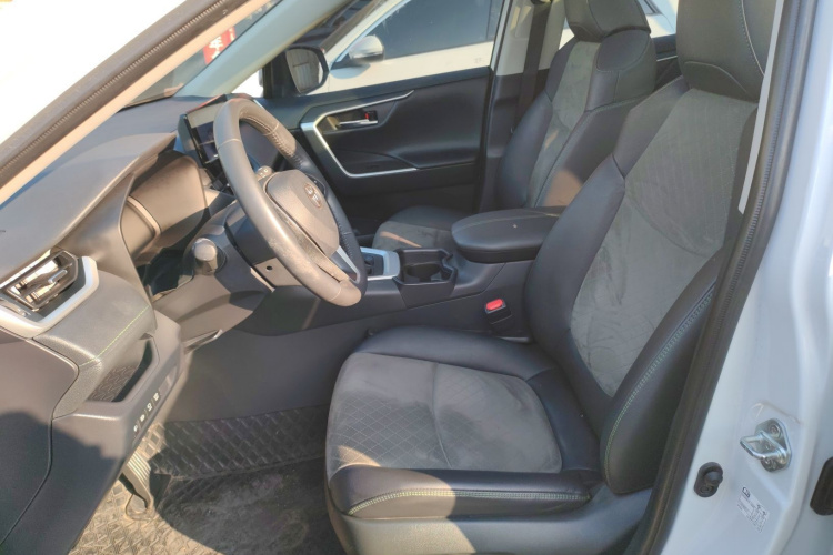 丰田 RAV4荣放 2023款 2.0L CVT四驱探险Plus版局部细节19