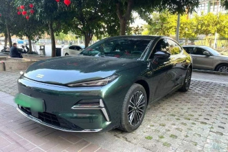 吉利银河 银河星耀8 2025款 130km EM-i 尊贵版