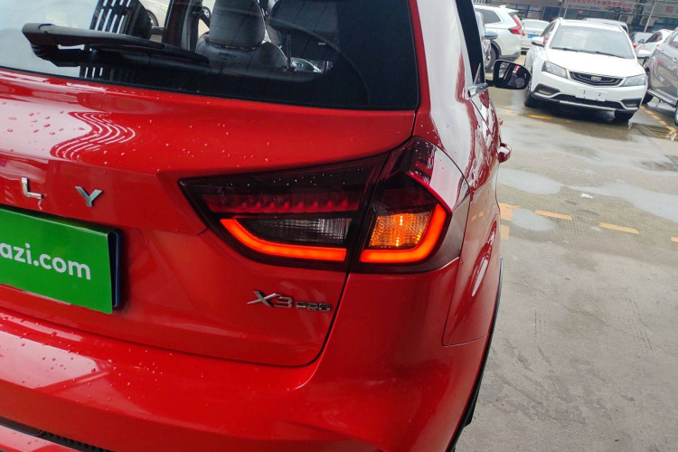 吉利汽车 远景X3 2021款 PRO 1.5L CVT尊贵型车身外观9