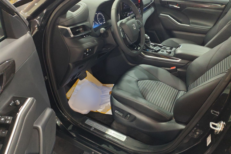 丰田 皇冠陆放 2022款 2.0T 四驱劲耀版中控内饰20