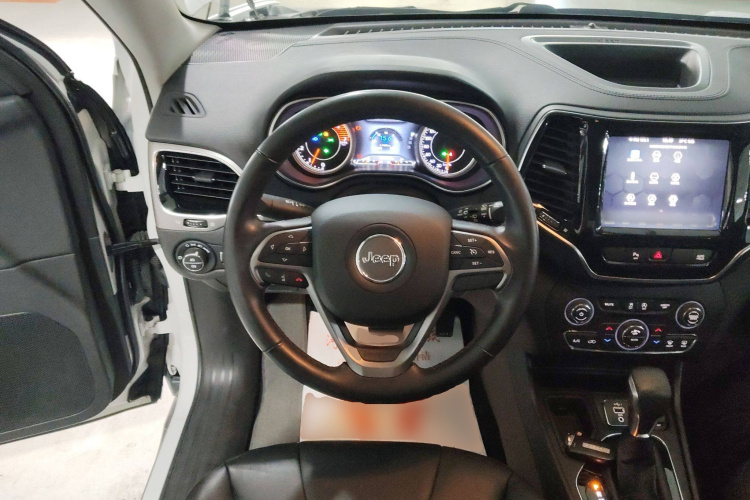 Jeep 自由光 2019款 2.0T 两驱智享版 国V中控内饰13