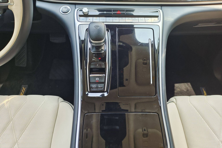 广汽传祺 传祺M8 2021款 大师系列 390T 四座御尊版中控内饰7005