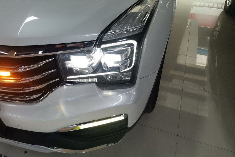 广汽传祺 传祺GS8 2017款 320T 四驱豪华智联版（七座）局部细节36