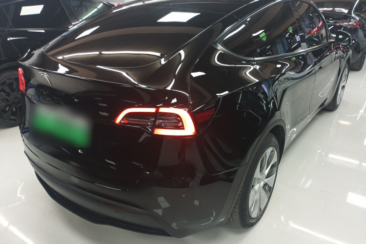 特斯拉 Model Y 2022款 改款 后轮驱动版车身外观7