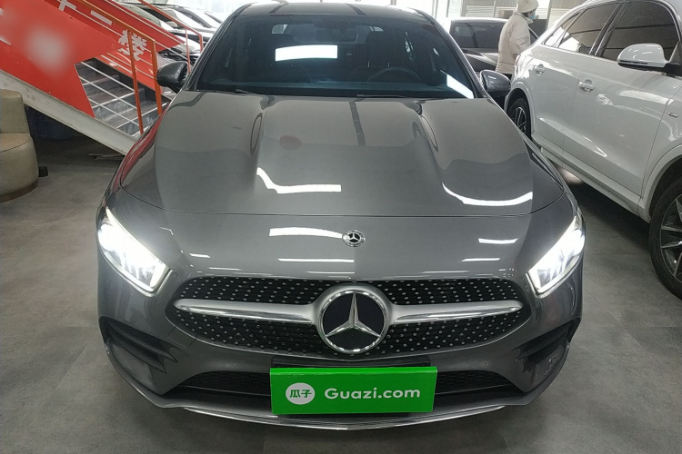 奔驰A级 2020款 改款 A 200 L 运动轿车时尚型车身外观2