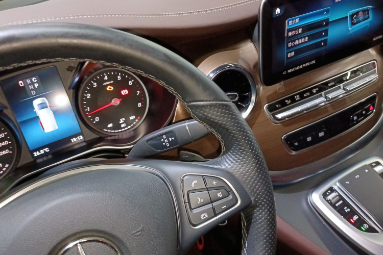 奔驰V级 2022款 V 260 L 长轴距豪华版局部细节18