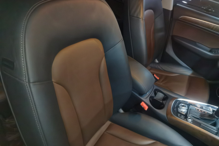 奥迪Q5 2016款 40 TFSI 舒适型局部细节41