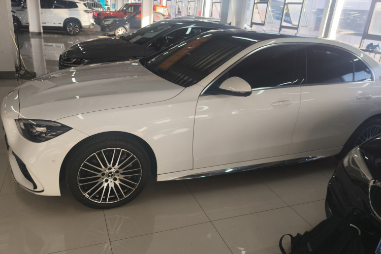 奔驰C级 2024款 改款 C 260 L 运动版车身外观4